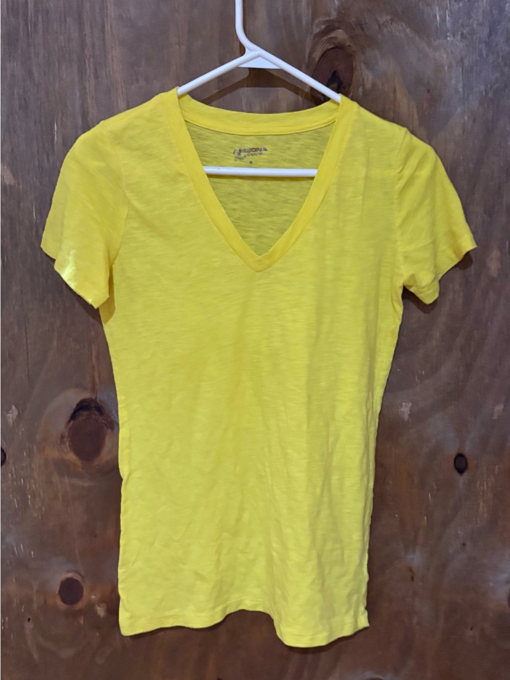 Arizona Jean Company Yellow V-Neck Short Sleeve Tee